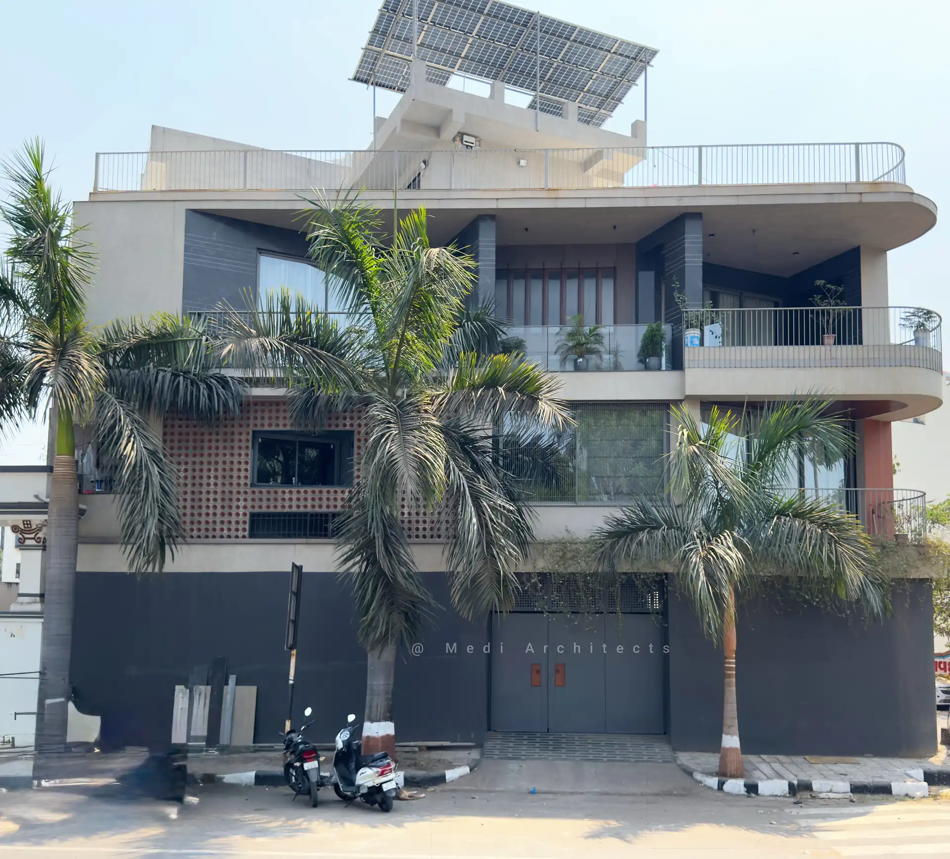 Curvilinear Urban Retreat